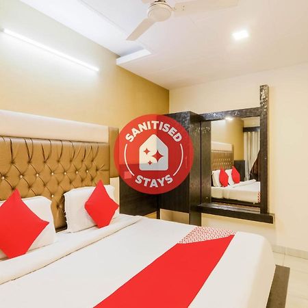 Oyo 79765 Hotel Samrat Лакнау Екстериор снимка