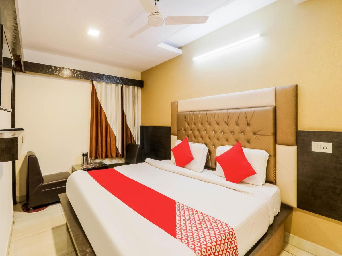 Oyo 79765 Hotel Samrat Лакнау Екстериор снимка