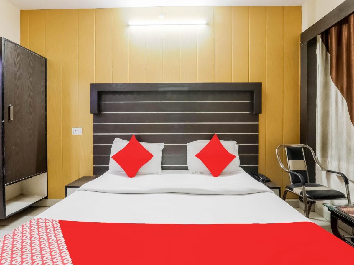 Oyo 79765 Hotel Samrat Лакнау Екстериор снимка