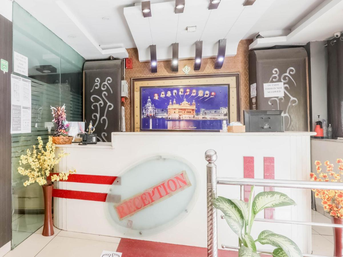 Oyo 79765 Hotel Samrat Лакнау Екстериор снимка