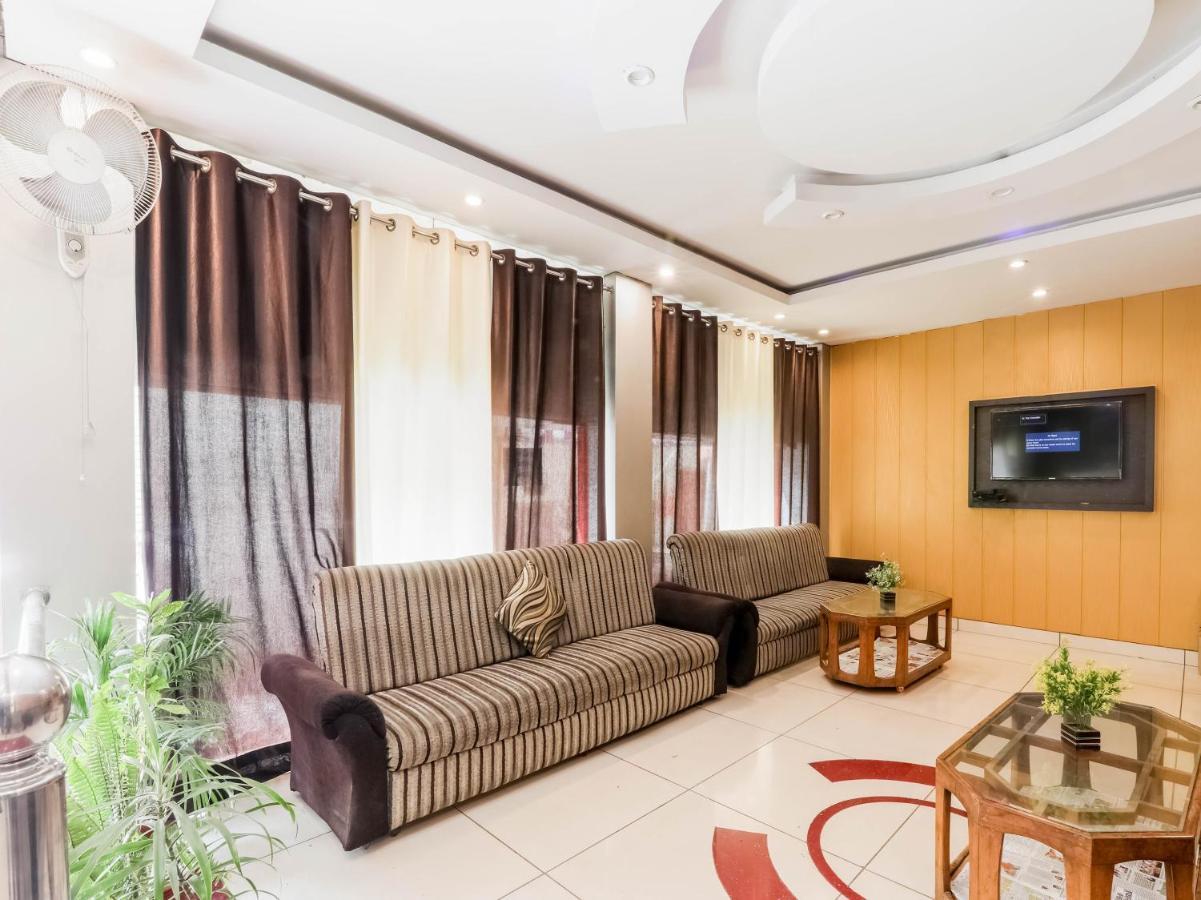 Oyo 79765 Hotel Samrat Лакнау Екстериор снимка