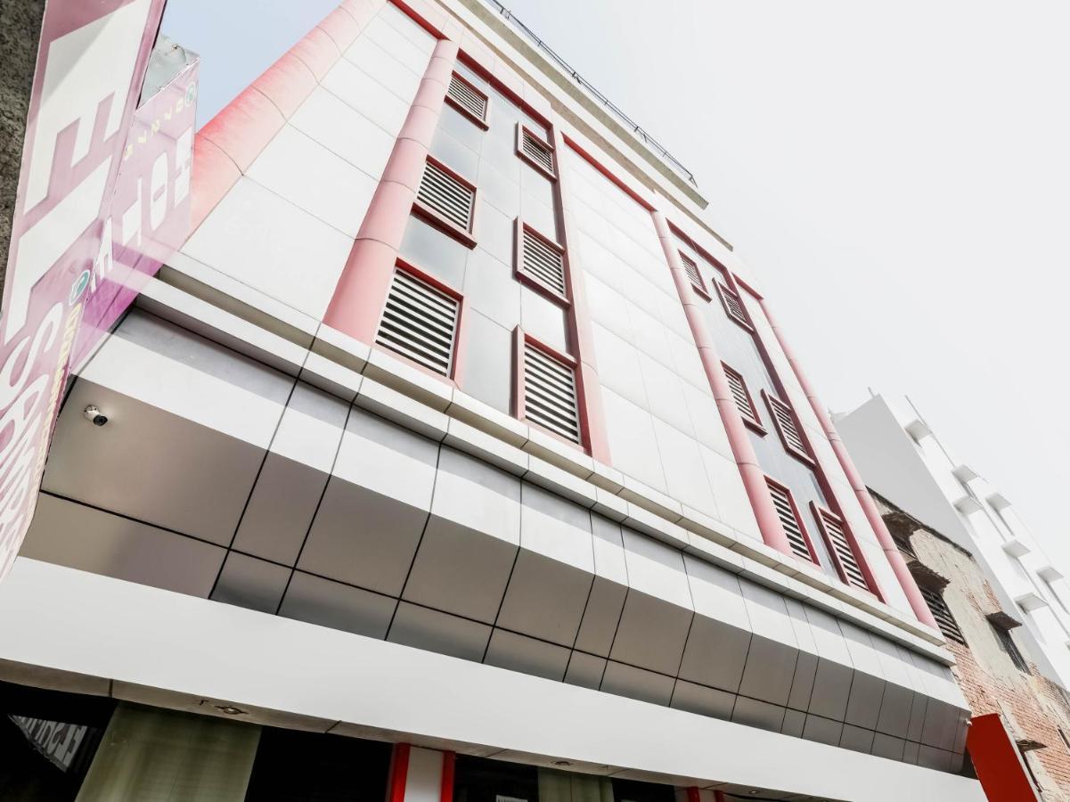 Oyo 79765 Hotel Samrat Лакнау Екстериор снимка