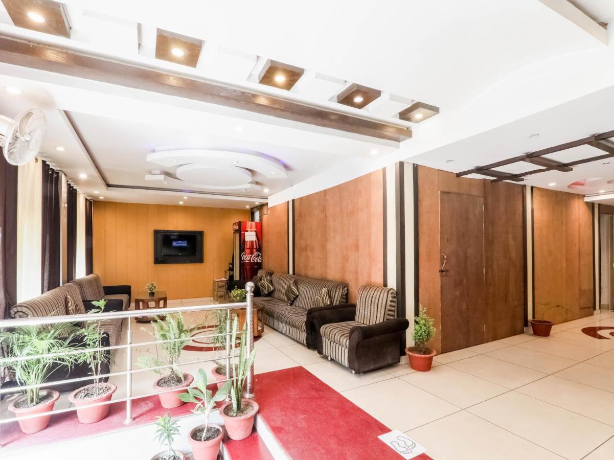 Oyo 79765 Hotel Samrat Лакнау Екстериор снимка